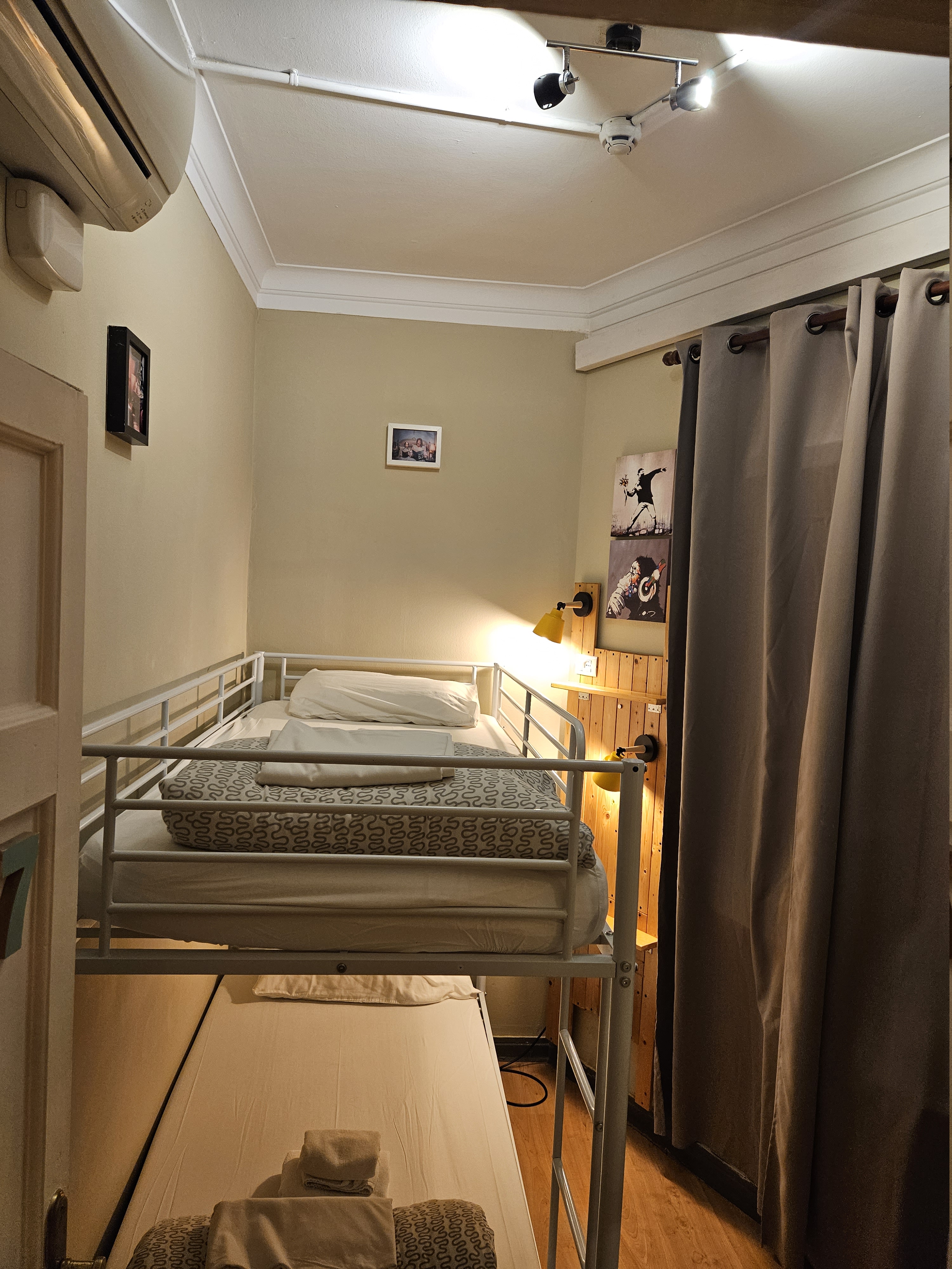 Wow Hostel Barcelona 16/28