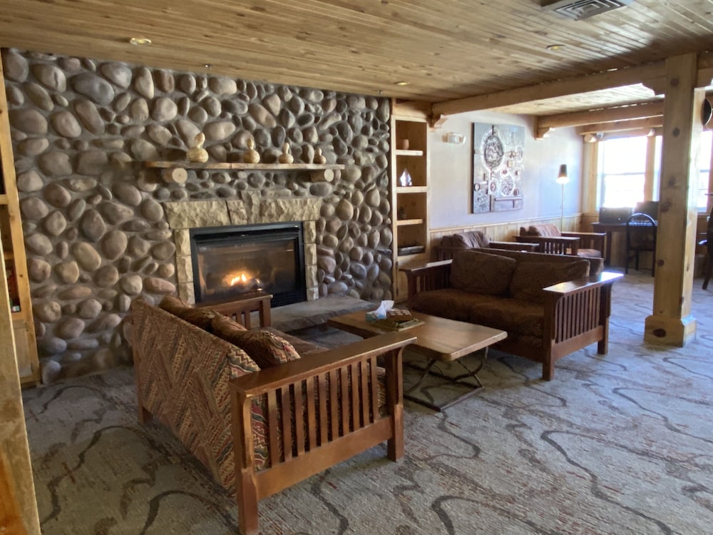 RIVER CANYON LODGE 43/57