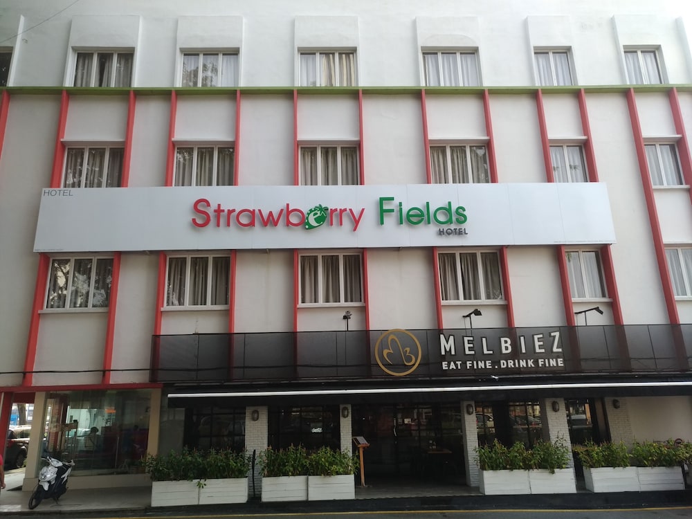 Hotel Strawberry Fields 2/48