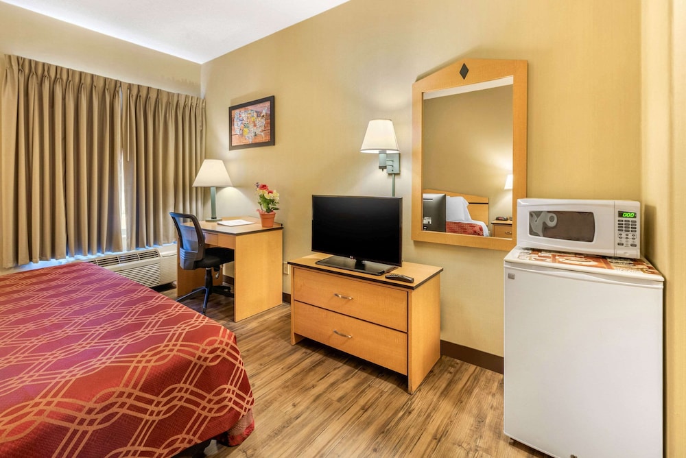 Econo Lodge Colorado Springs near Airport 16/21