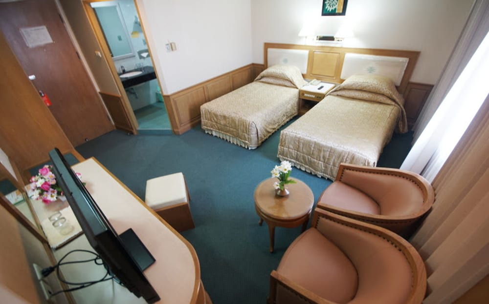 Dhevaraj Hotel 45/62