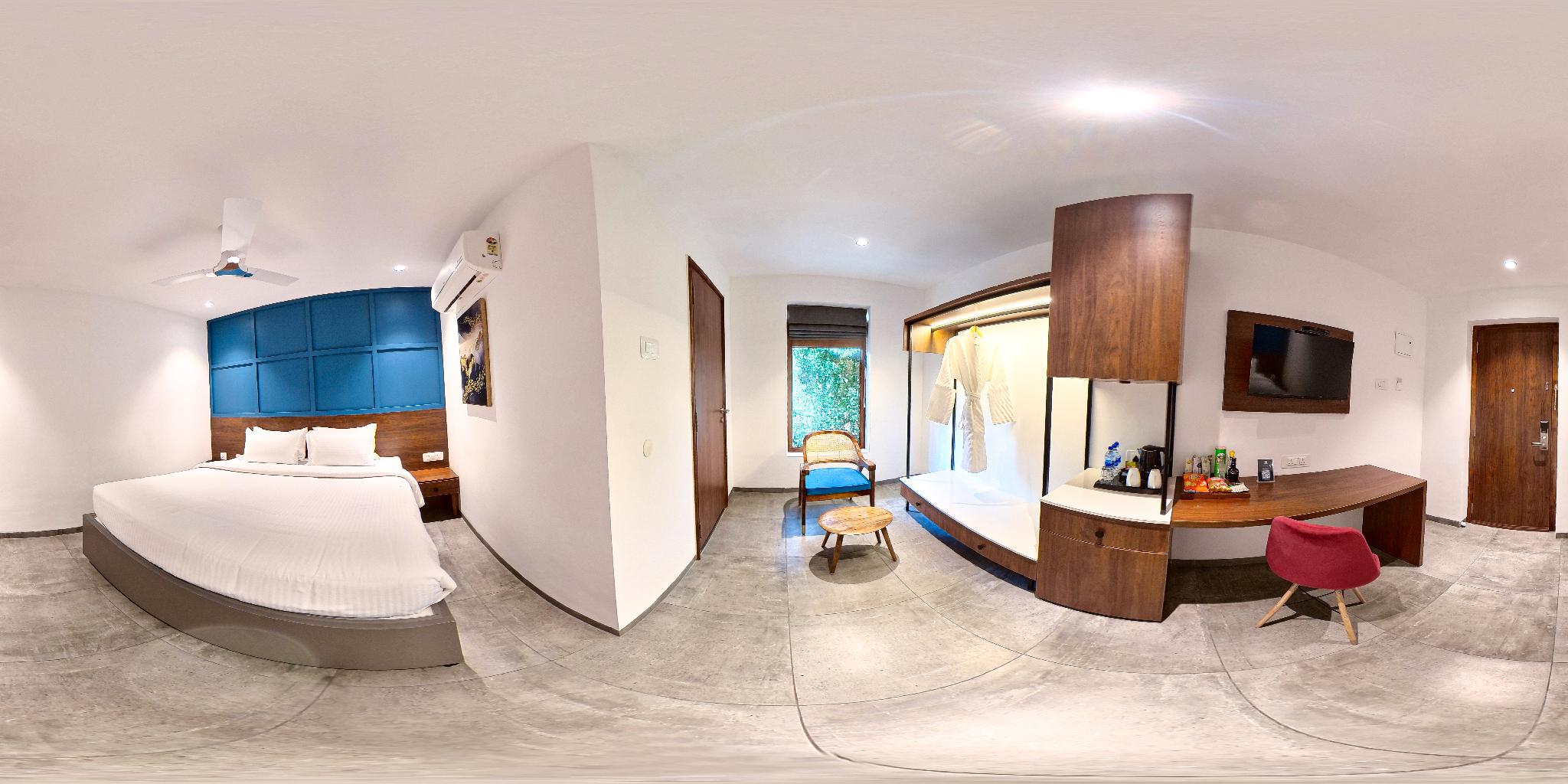 Plus, Premium, Queen Bed
