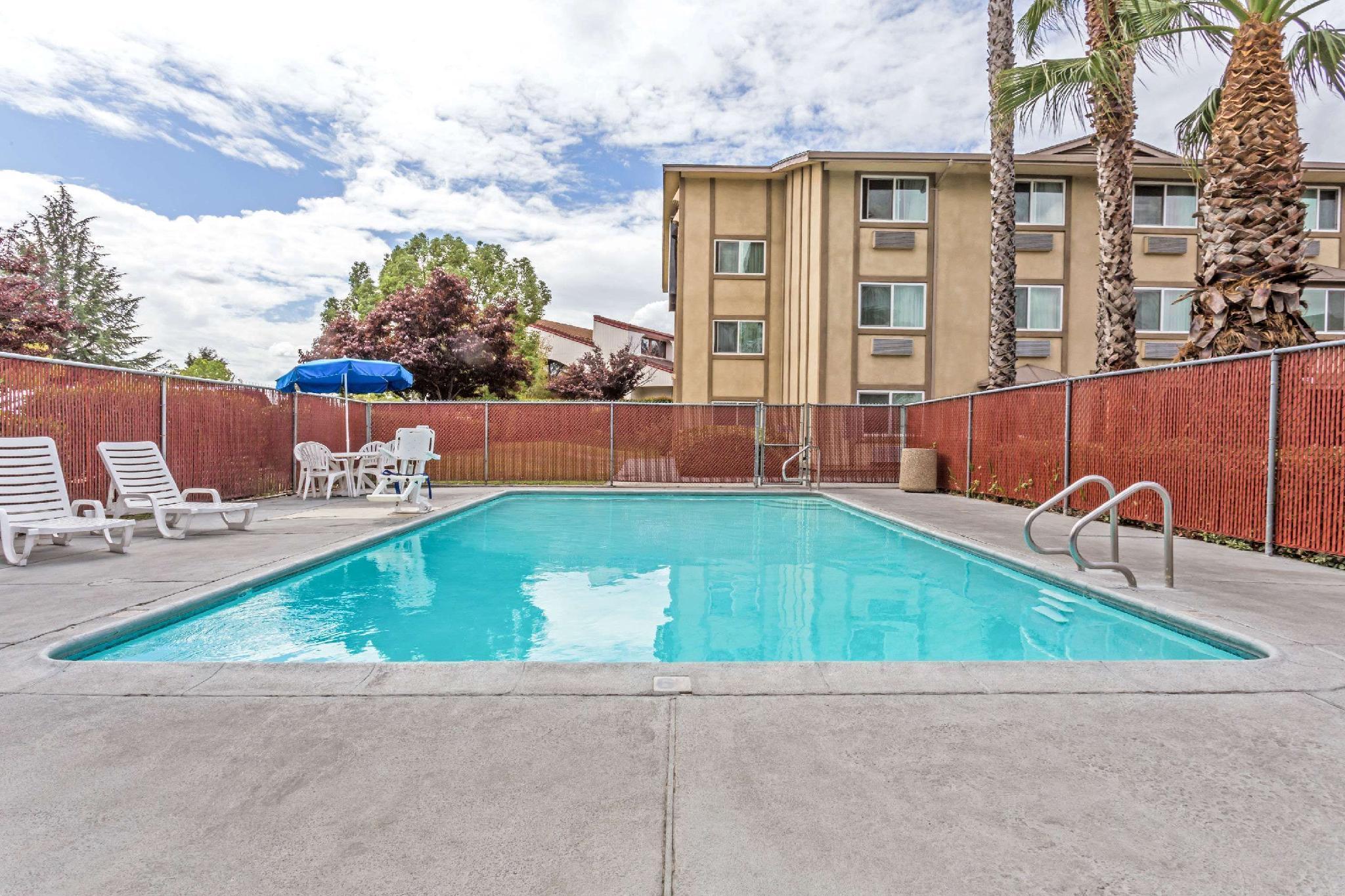 Super 8 By Wyndham Sacramento North 3/15