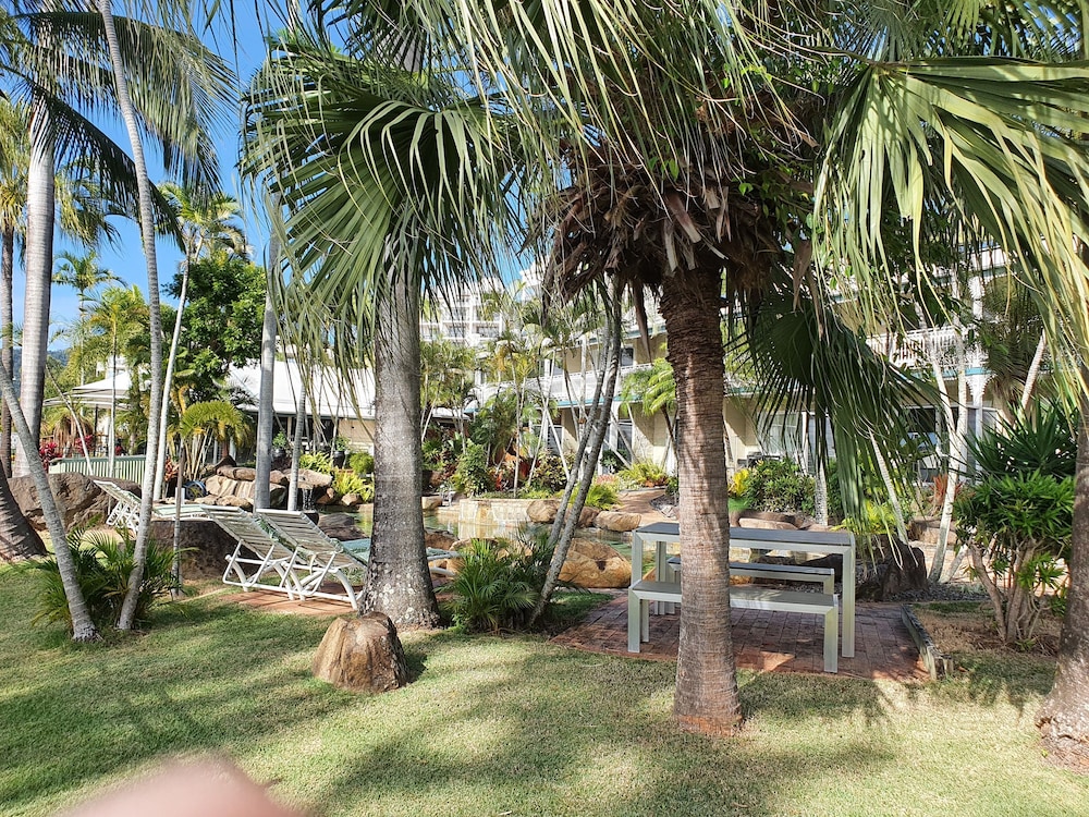 Colonial Palms Motor Inn 6/67