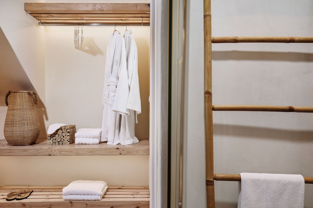 Chrysalis Boutique Hotel 49/50