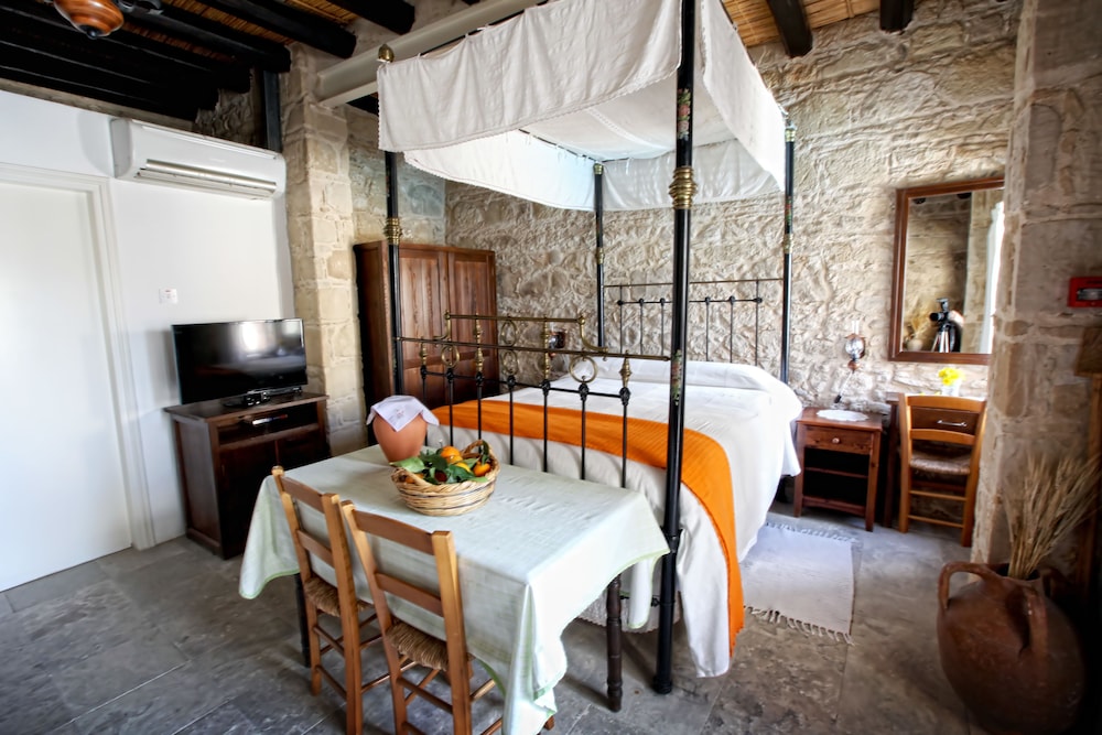 LEONIDAS VILLAGE HOUSES 34/45