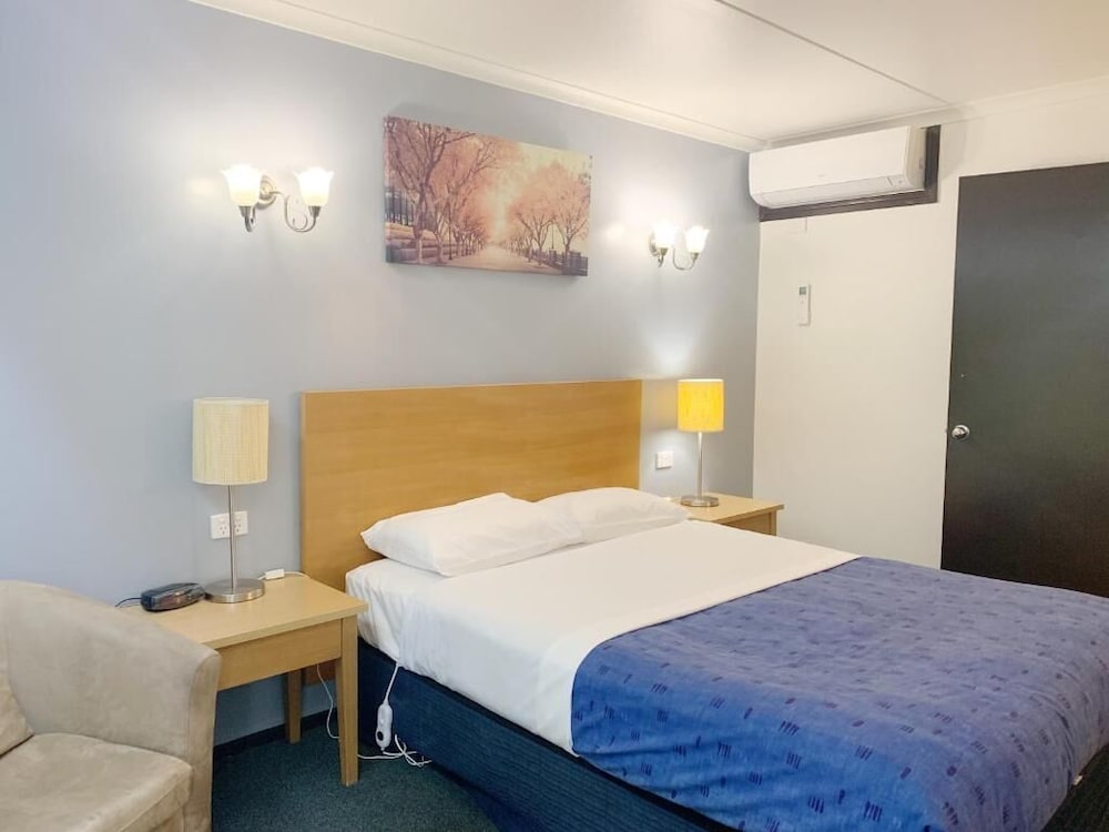 Statesman Motor Inn 12/47