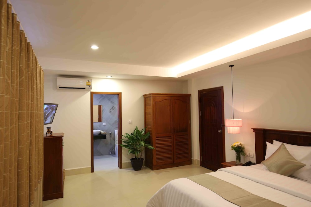 Holy Angkor Hotel 35/65