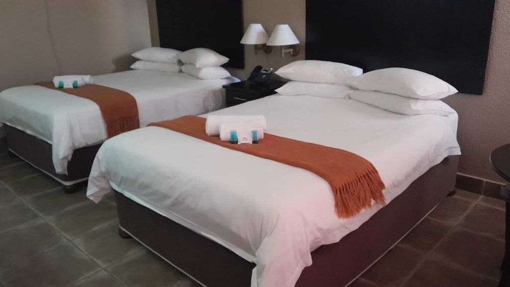 Wilderness Beach Hotel 30/65