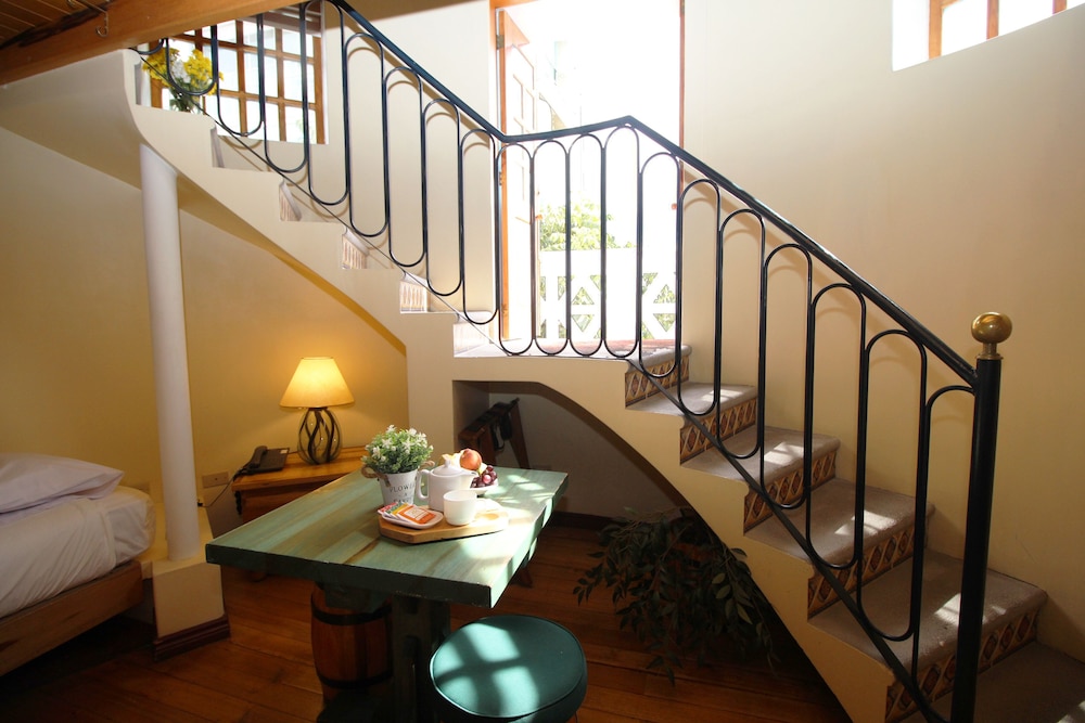 Vieja Cuba Hotel 45/60