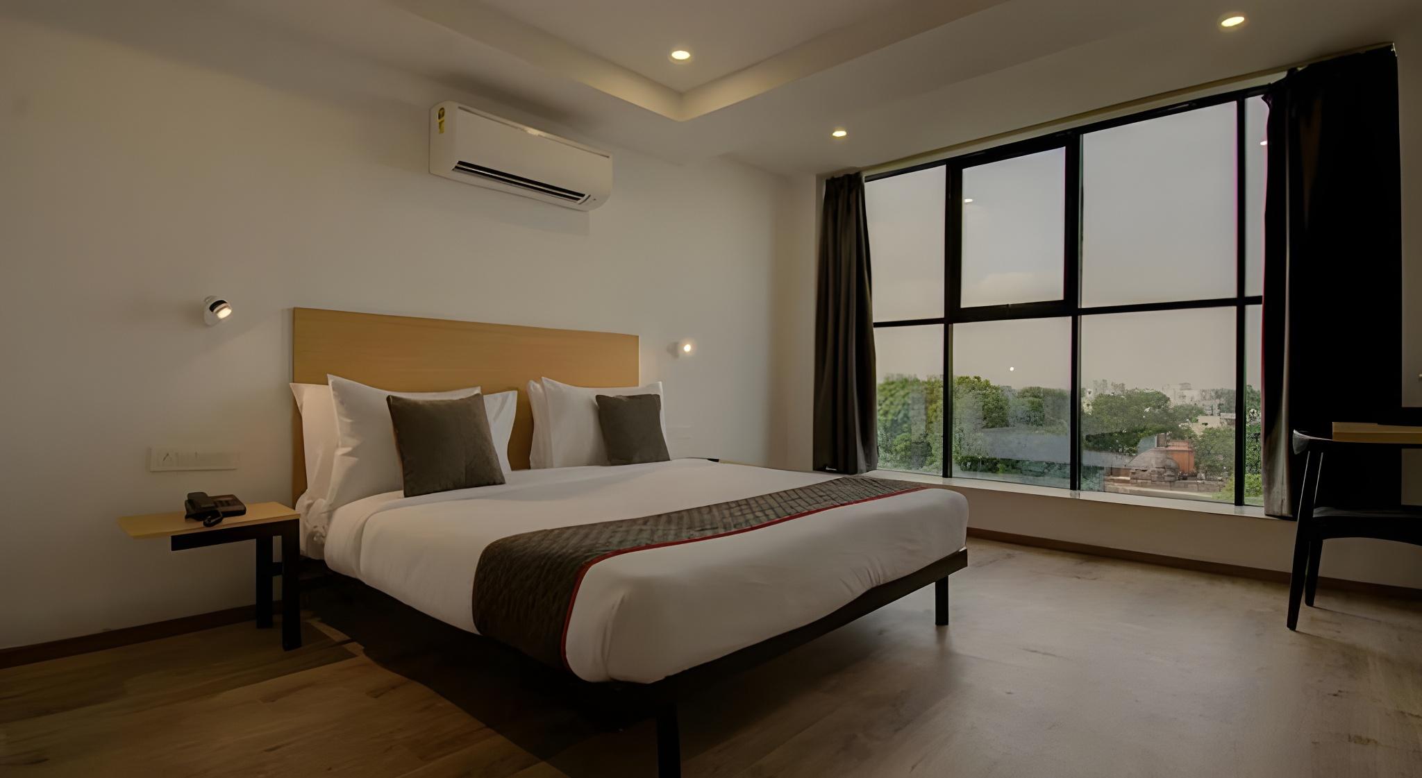 غرفة تنفيذية، SHAGUN HOTEL 2/4