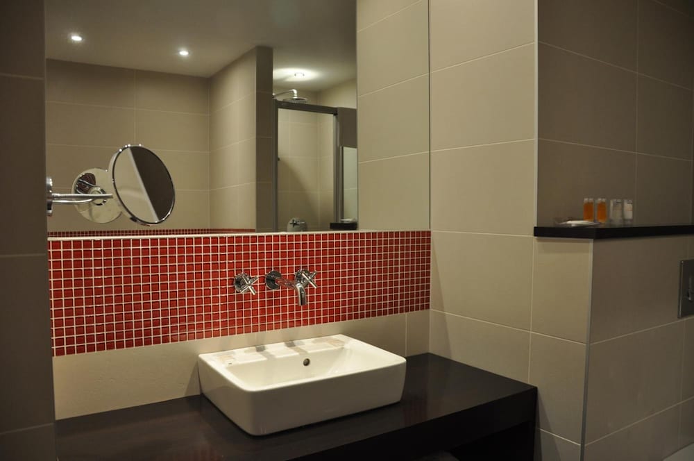 Red And Blue Design Hotel Prague 55/57