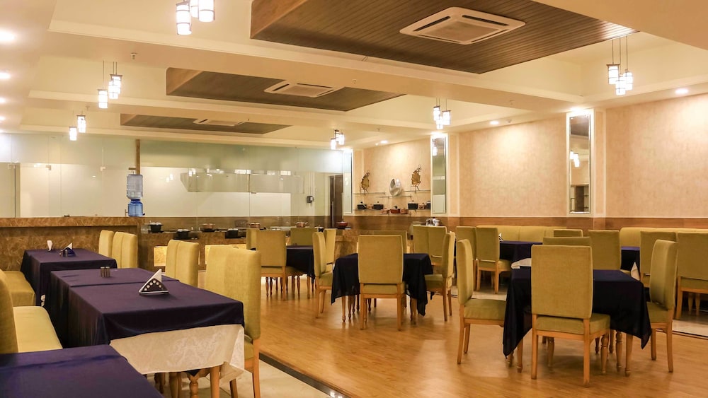 Dee Marks Hotel Resorts 55/66