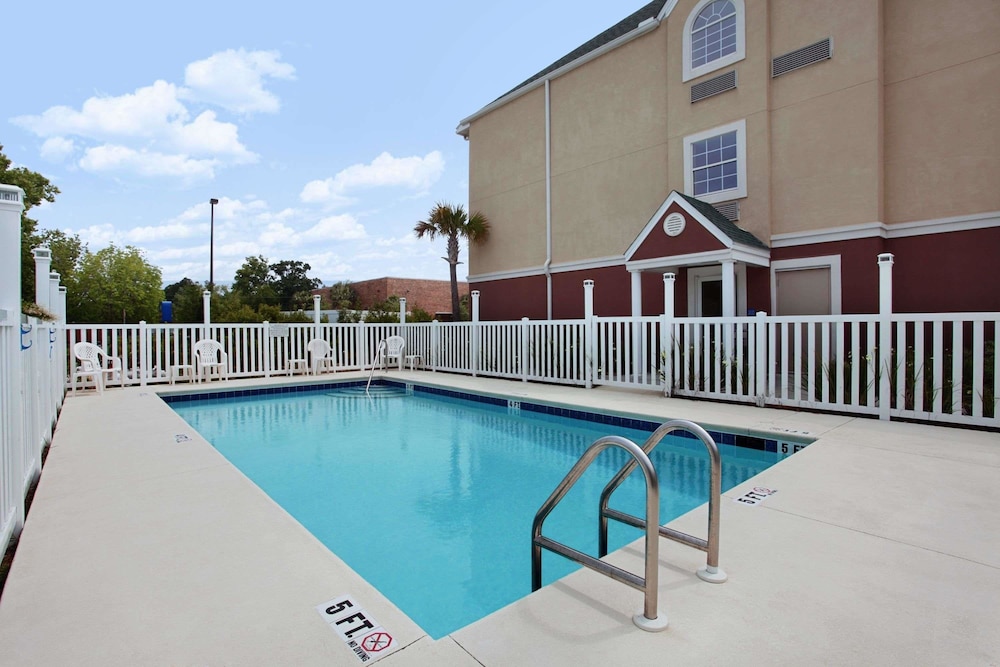 Microtel Inn & Suites by Wyndham Panama City 2/43