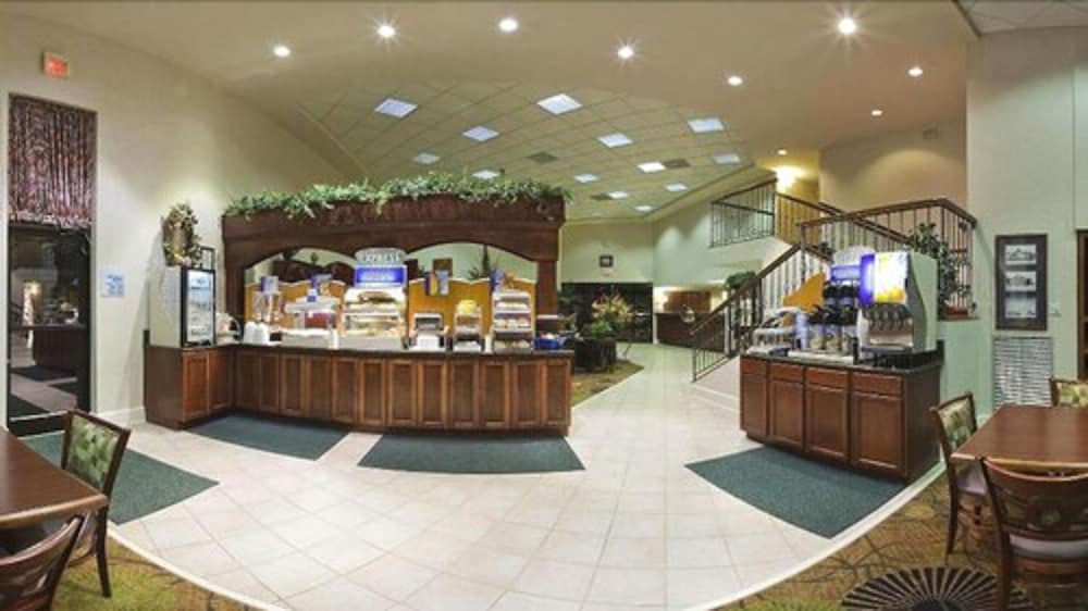 Holiday Inn Express Hotel And Suites Corinth 8/34