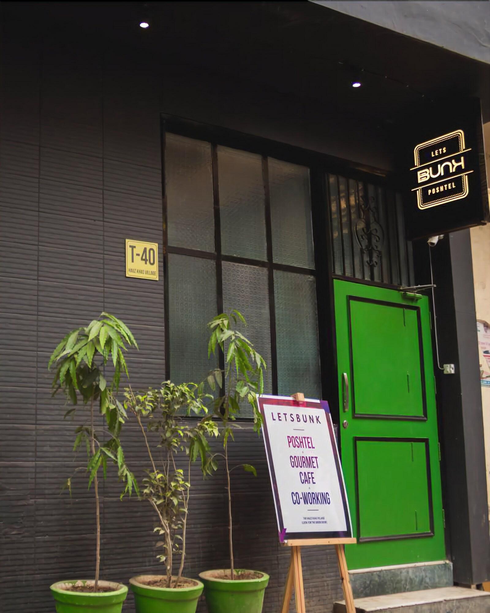 Letsbunk Poshtel 2/28