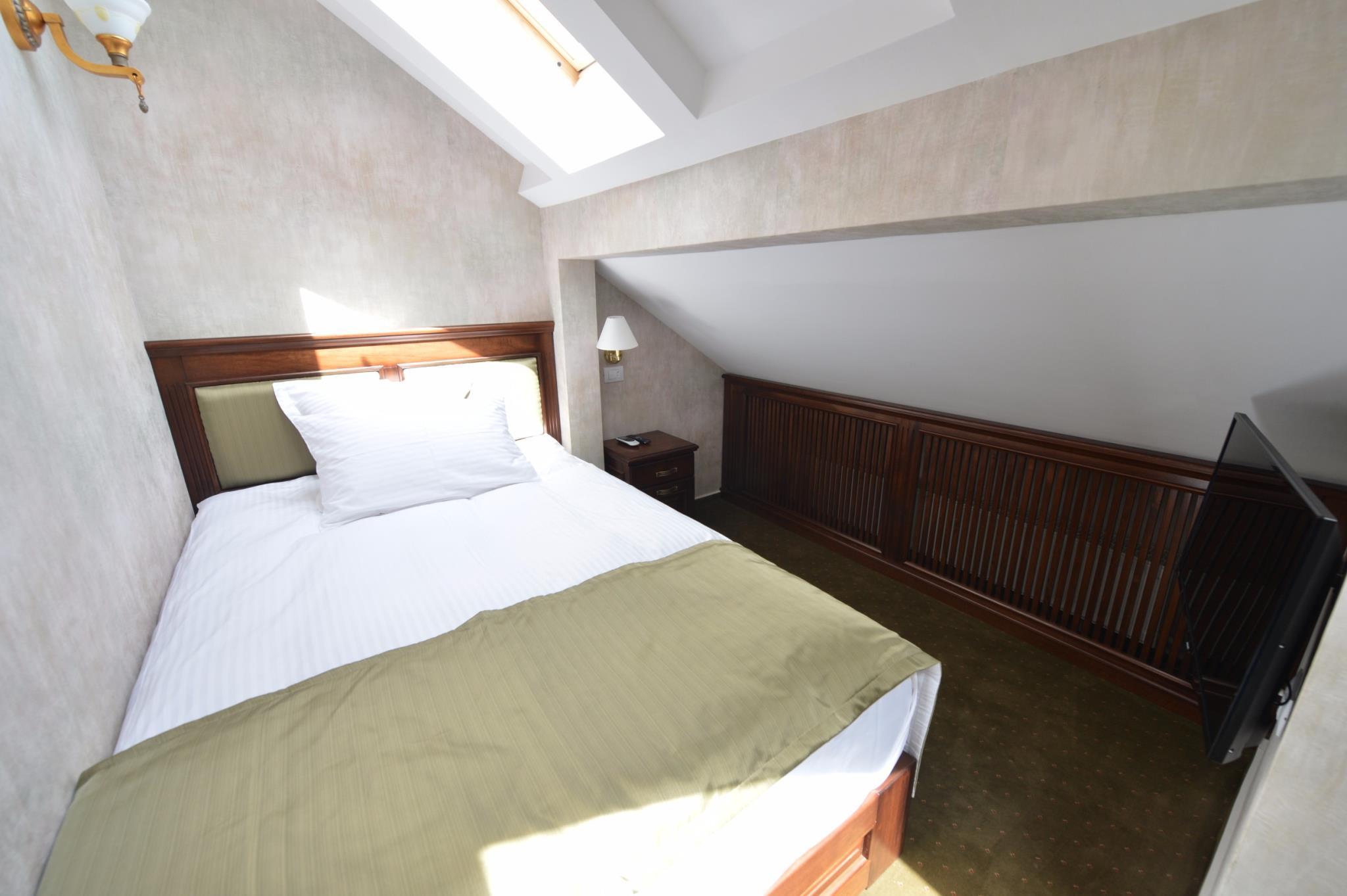 Semi Room, Standard, Single, Semi Double Bed