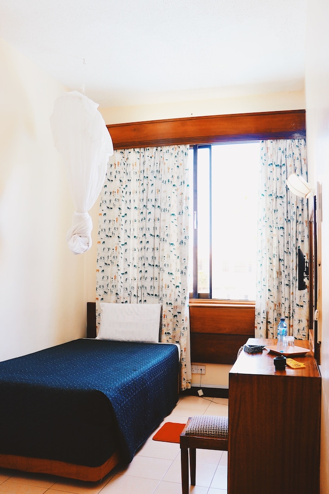 Lotus Hotel 10/34