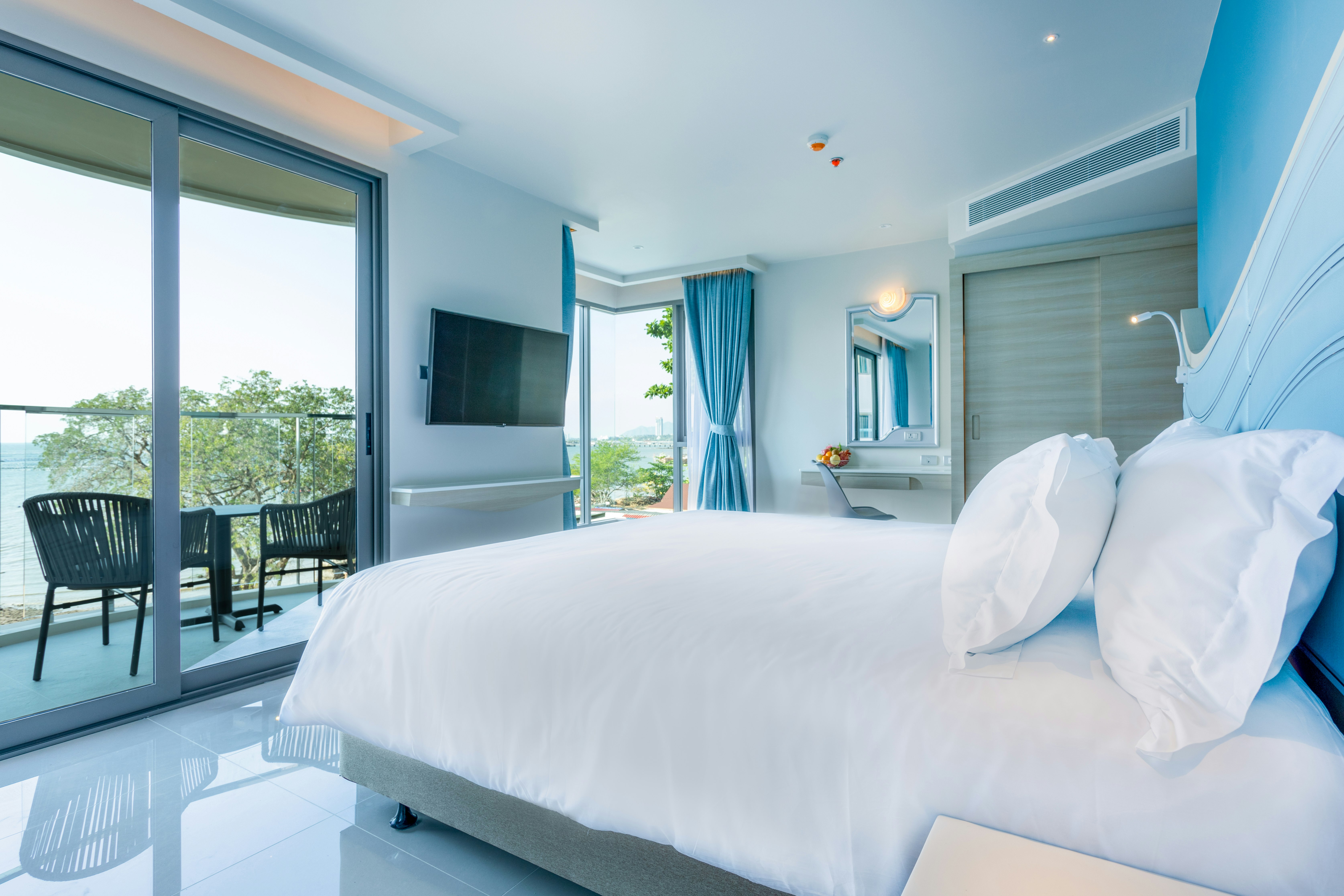 DELUXE, KING BED, OCEAN VIEW
