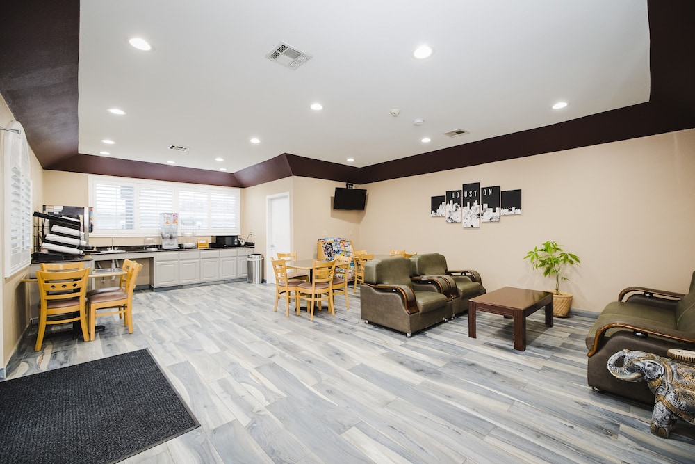 Sapphire Inn Suites 38/58
