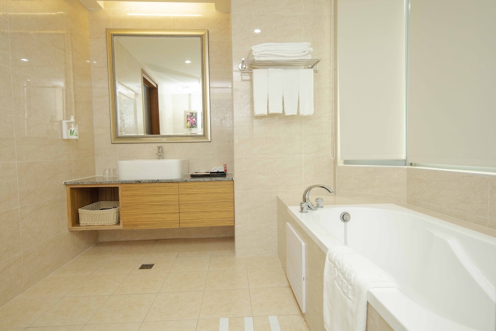 غرفة قياسية رباعية بسريرين كوين بحوض استحمام، Arsma Hotel 9/10