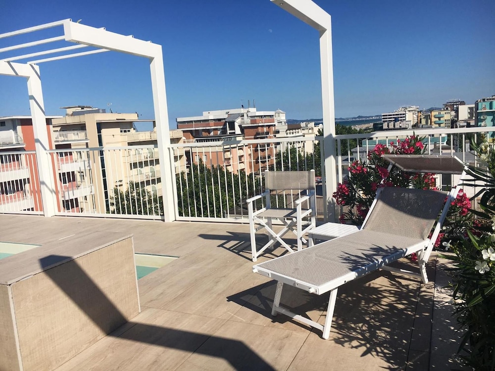 Residence Ten Suite 37/40