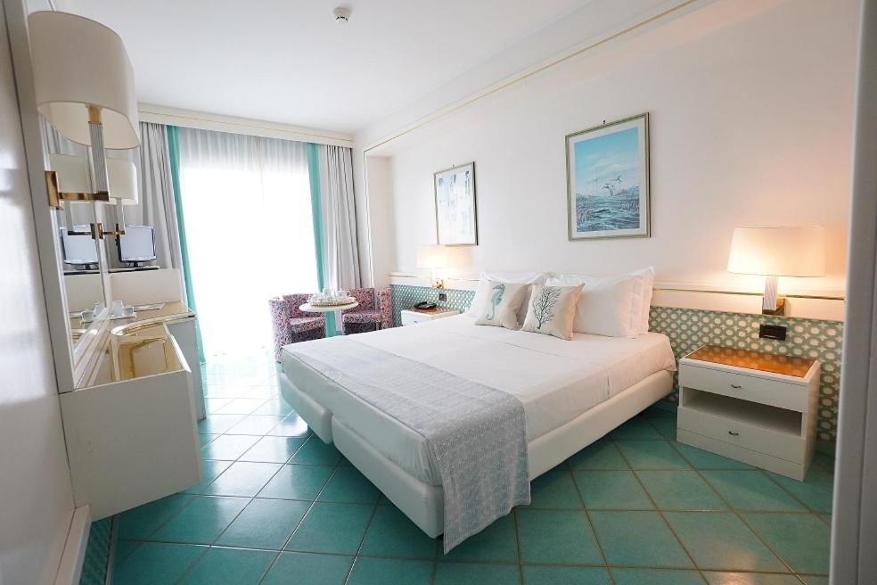 Classic, Double or Twin Bed