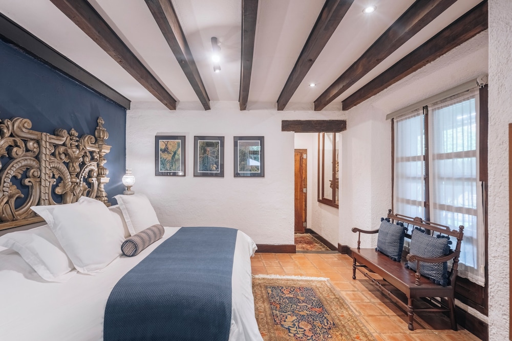 MASTER, SUITE, KING BED, HOT TUB