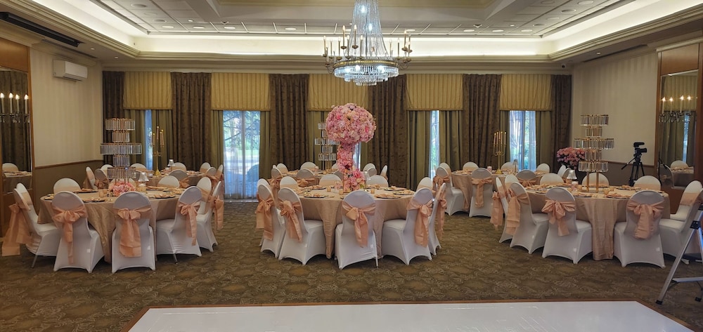 Hotel Executive Suites 50/57