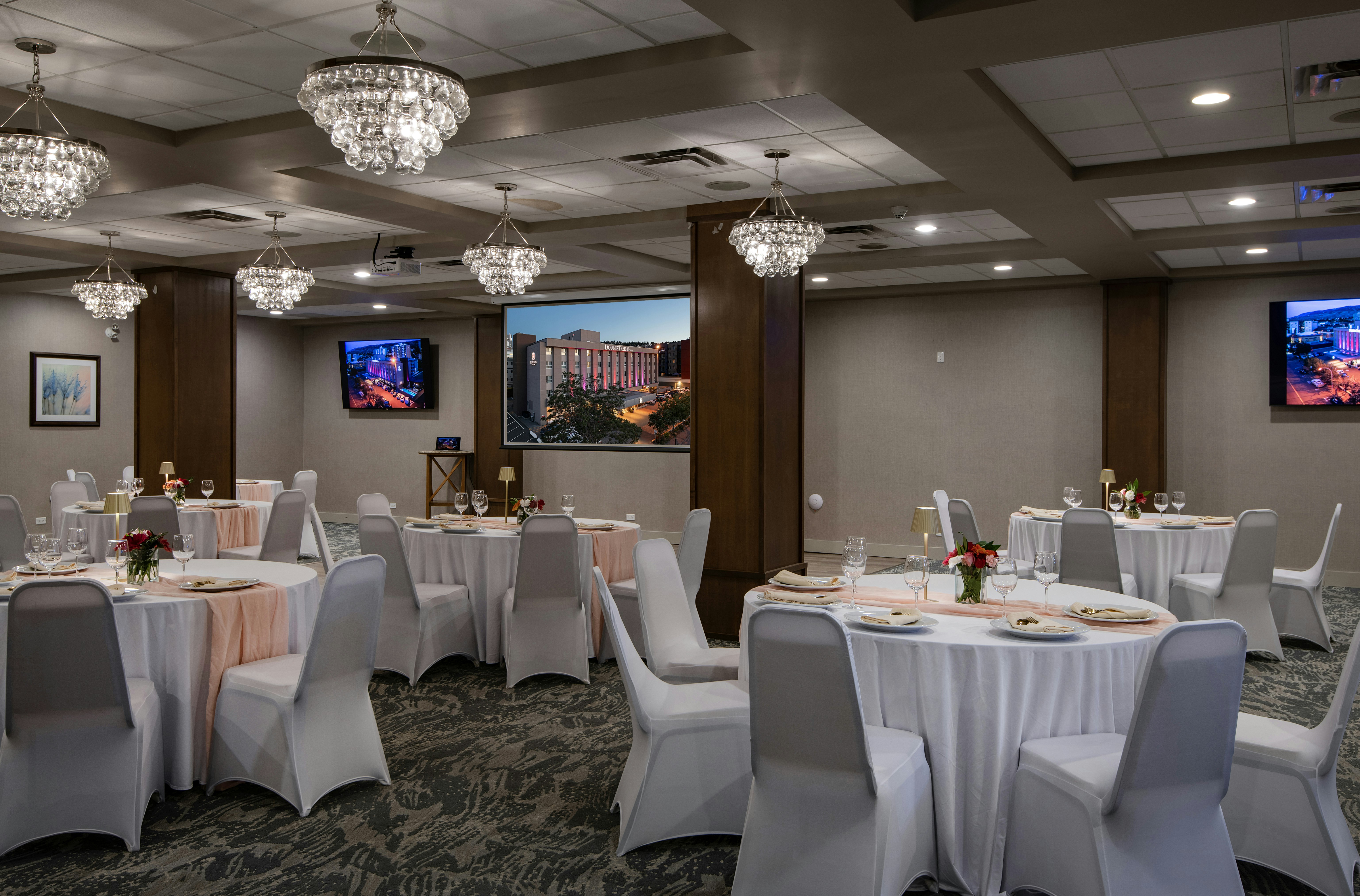 Doubletree By Hilton Kamloops 38/43