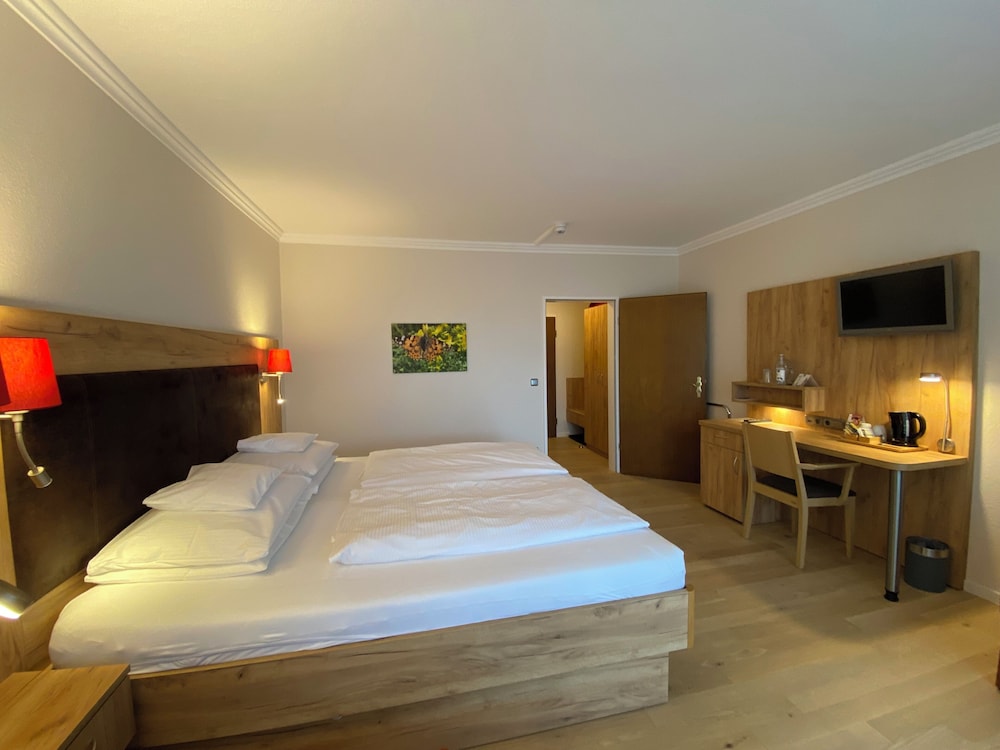 Sonnenhügel Hotel & Ferienwohnungen 17/69