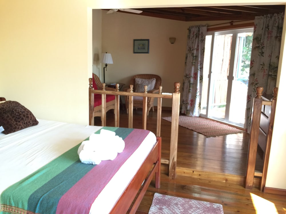 Maya Beach Hotel 33/82