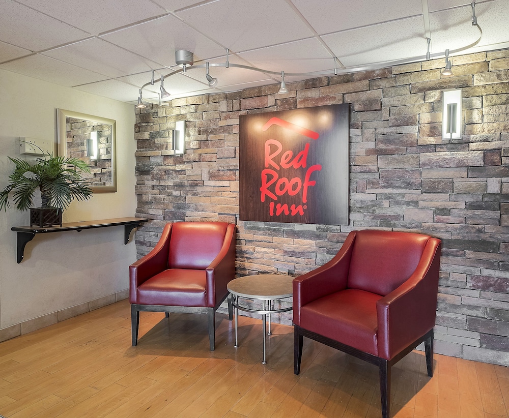 Red Roof Inn and Suites Cleveland - Elyria 44/64