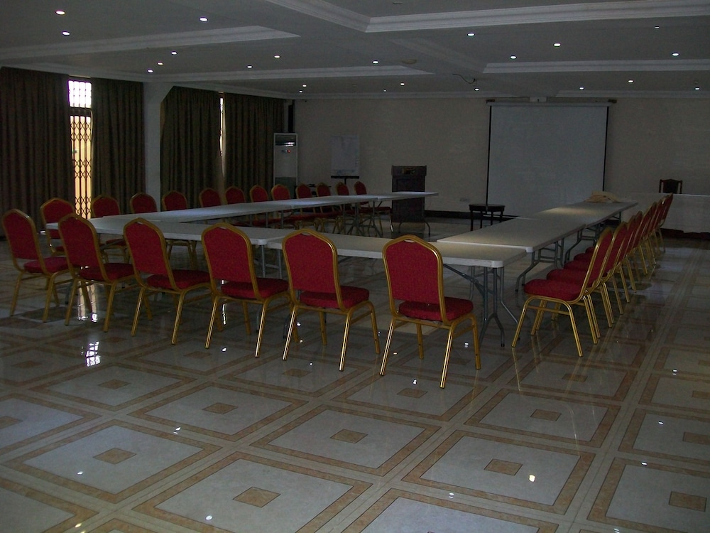 Ampomaah Hotel 32/45