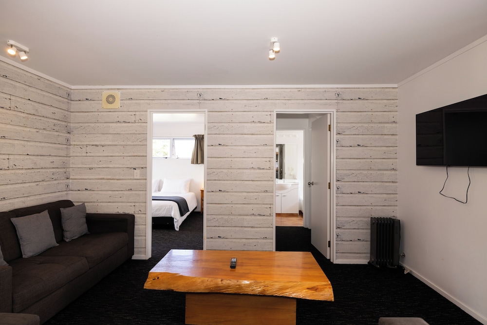 Haka House Taupo 31/50