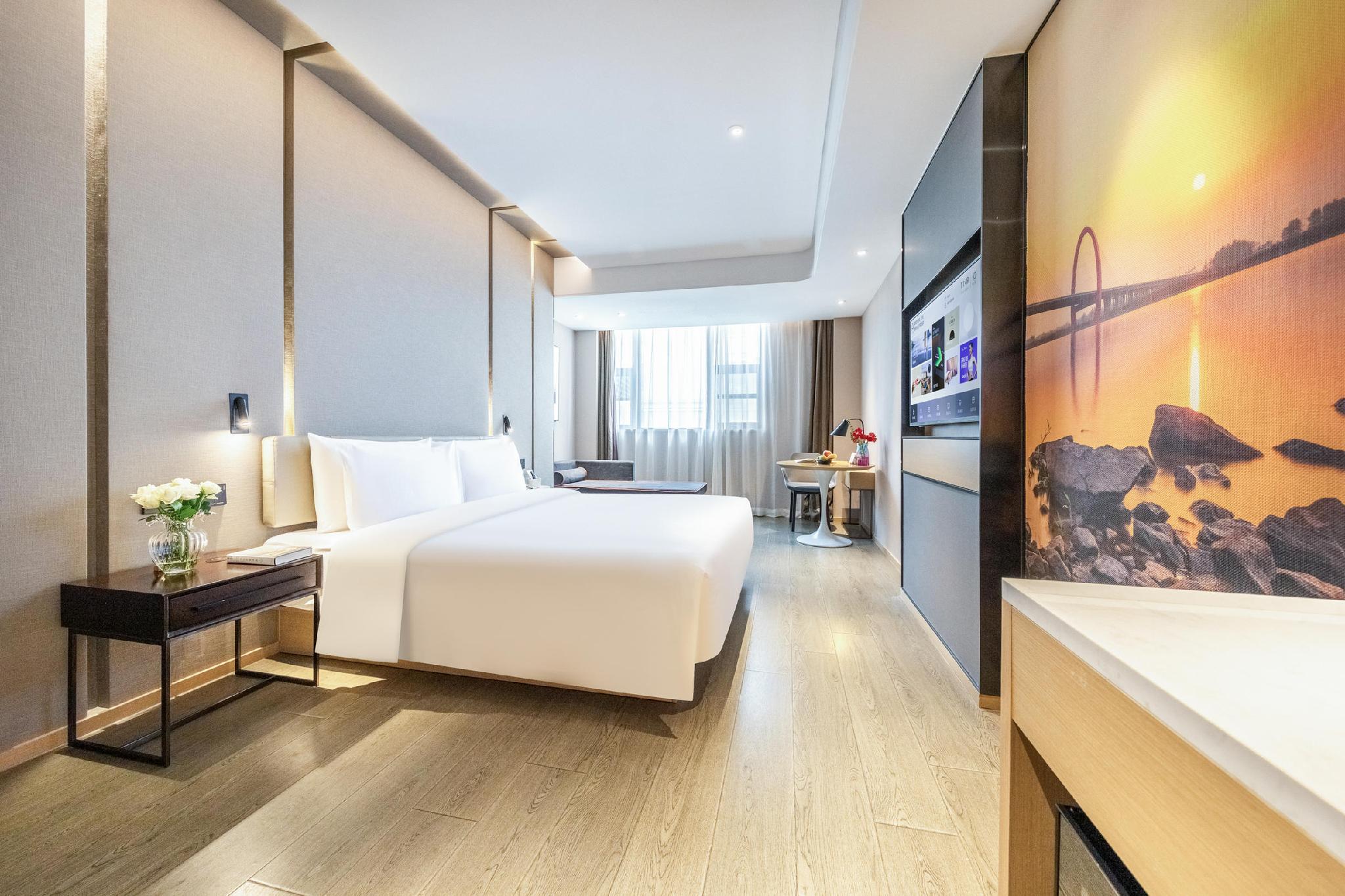 Guest Room, Executive, King and Queen Bed