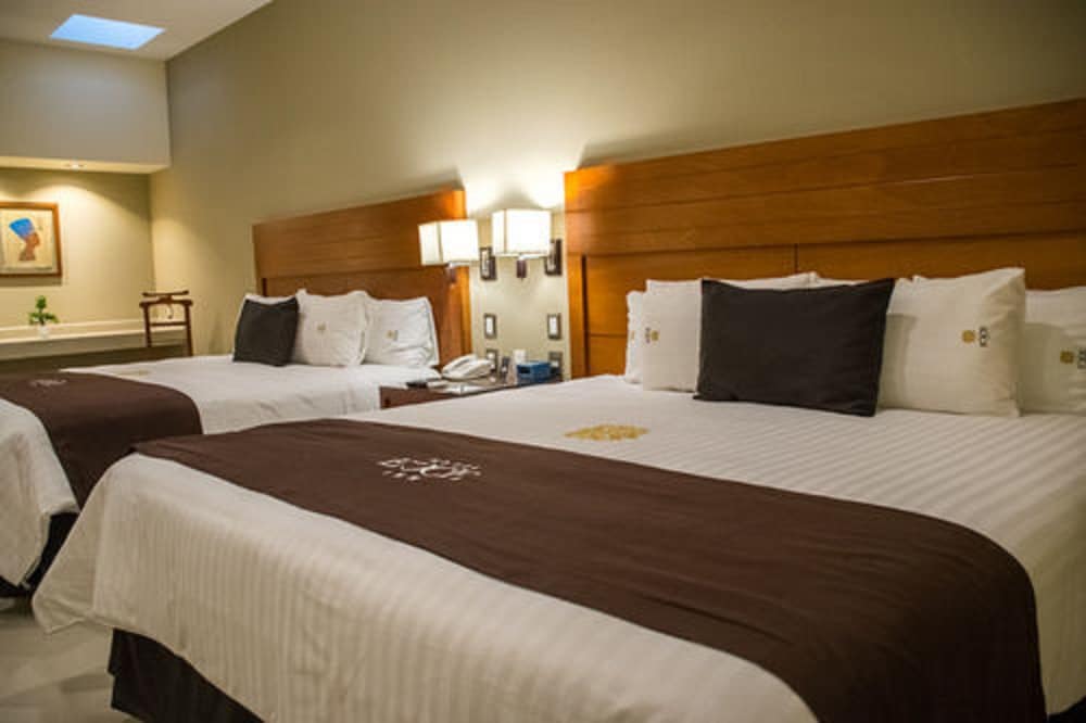 Hotel Ecce Inn 4/32