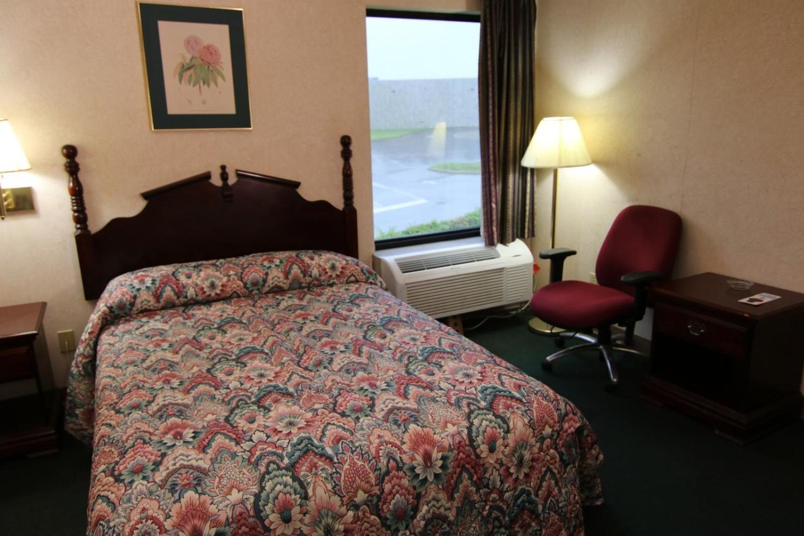 Executive Inn Kershaw 19/25