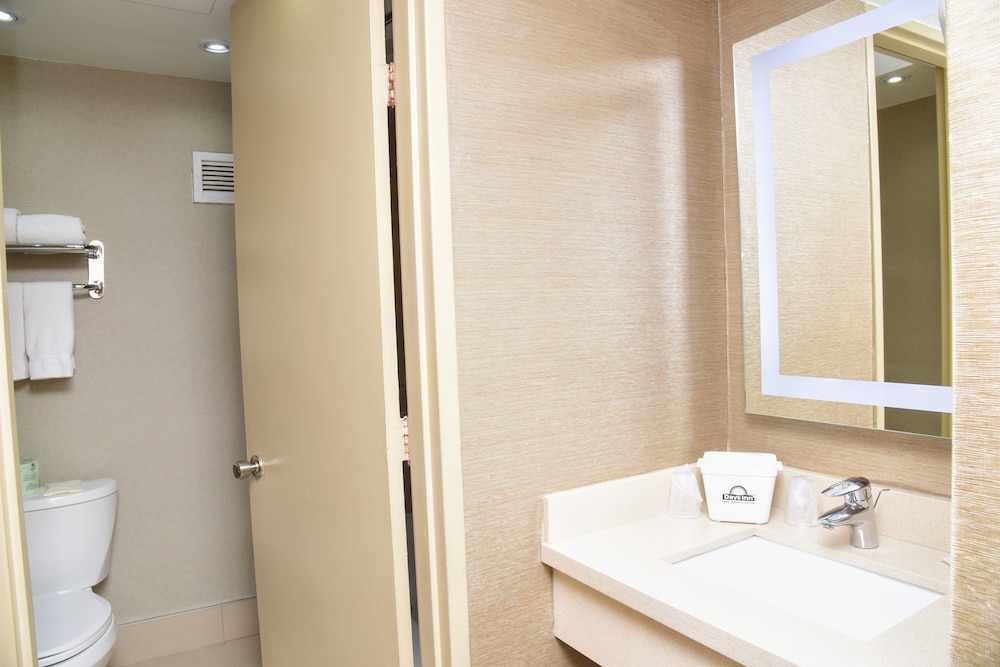 Days Inn by Wyndham Ottawa 9/31