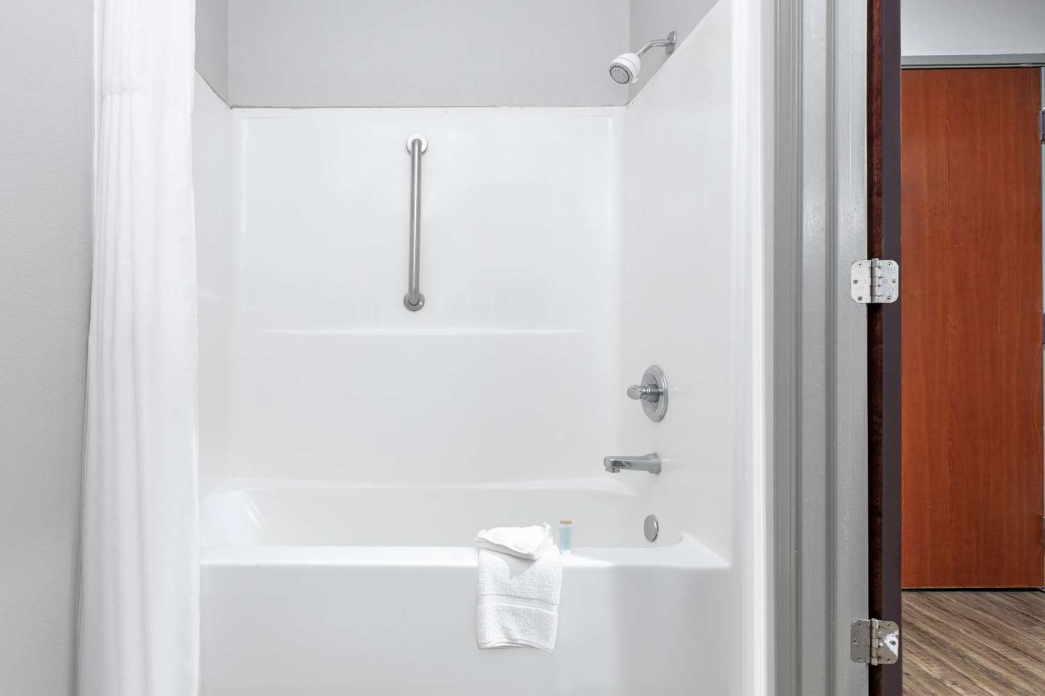 Days Inn & Suites By Wyndham Cabot 54/56