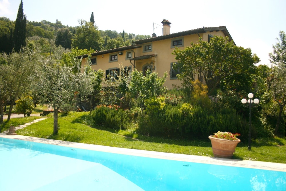 Villa Degli Olivi 24/26