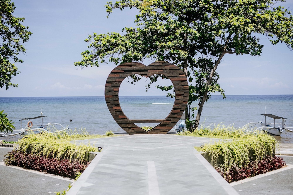 New Sunari Lovina Beach Resort (ex Kutus Kutus Sunari Beach Resort) 45/49