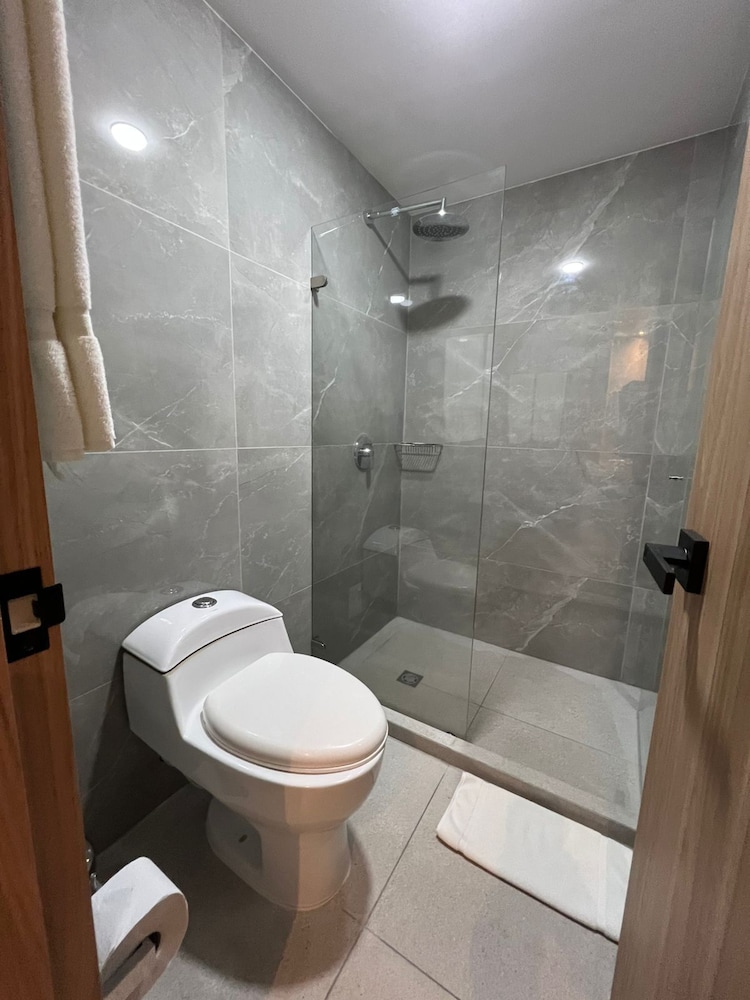 غرفة قياسية بسرير مزدوج، Zione Luxury Hotel Pereira 8/8