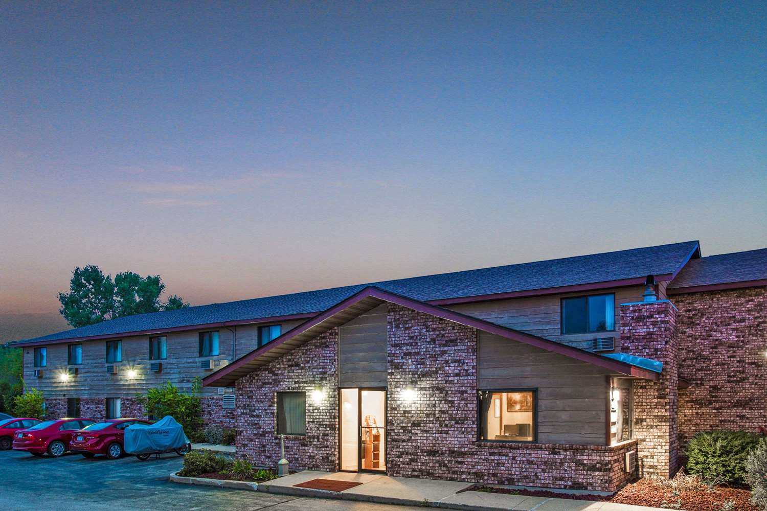 Super 8 By Wyndham Hartford Wi 1/8
