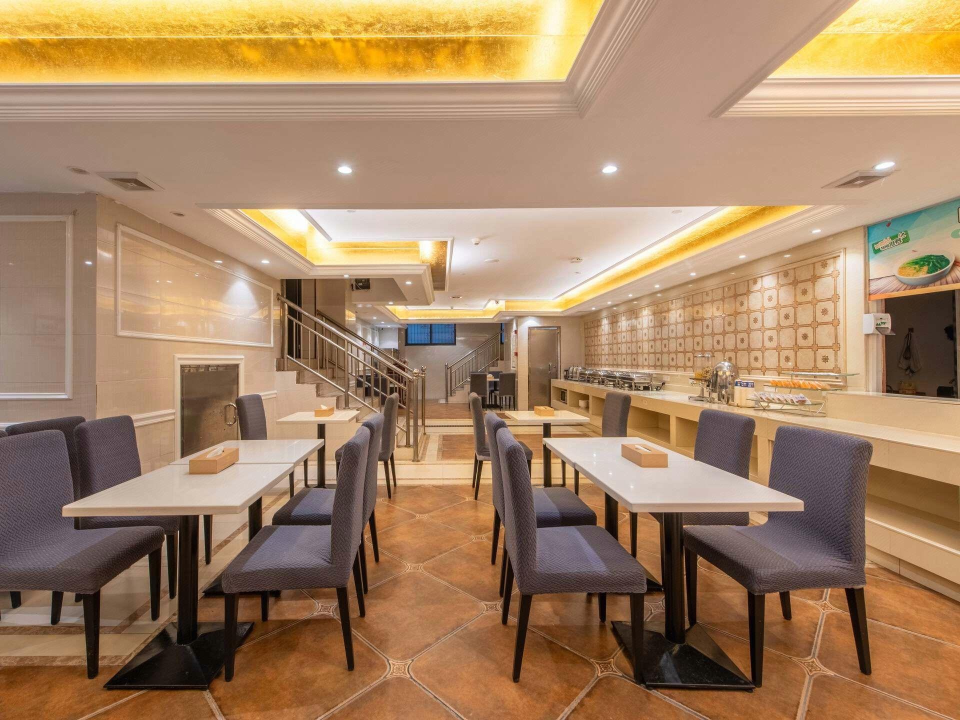 Vienna Hotel (Guangzhou railway station & Xiaobei subway station) 42/48