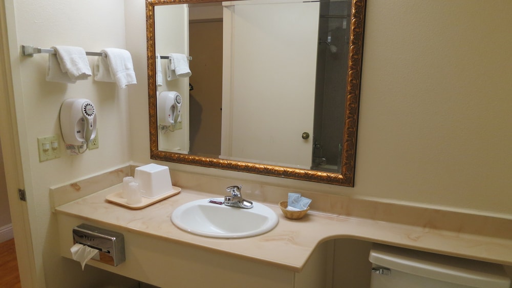 غرفة قياسية بسريرين كوين، Calimesa Inn Motel 3/4
