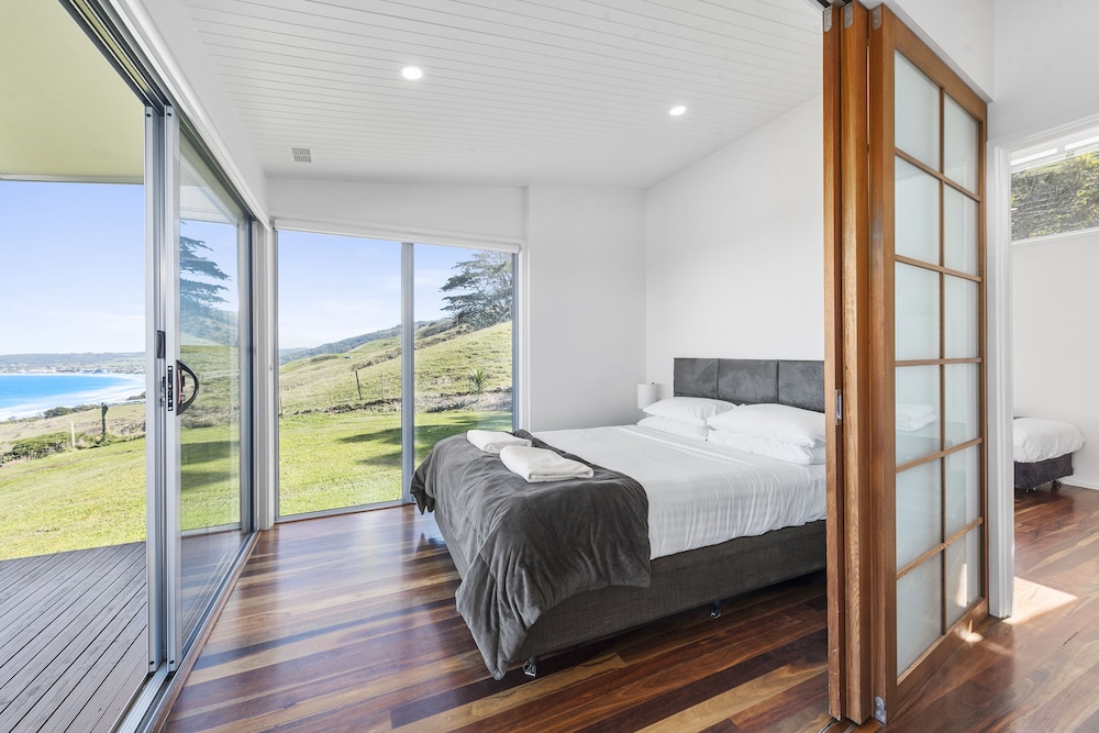 2 Bedrooms, Top, Lodge, Queen and Twin Beds