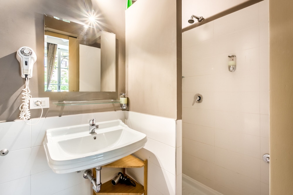 Amoroma Suite 42/50