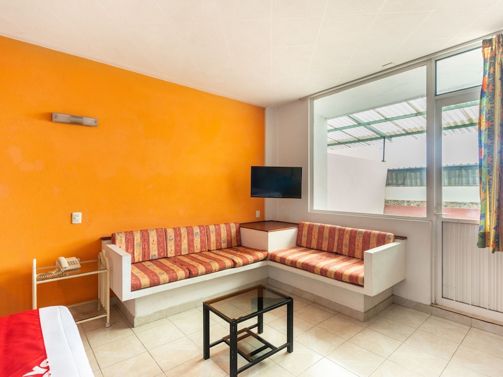OYO Hotel Casa Blanca 23/35