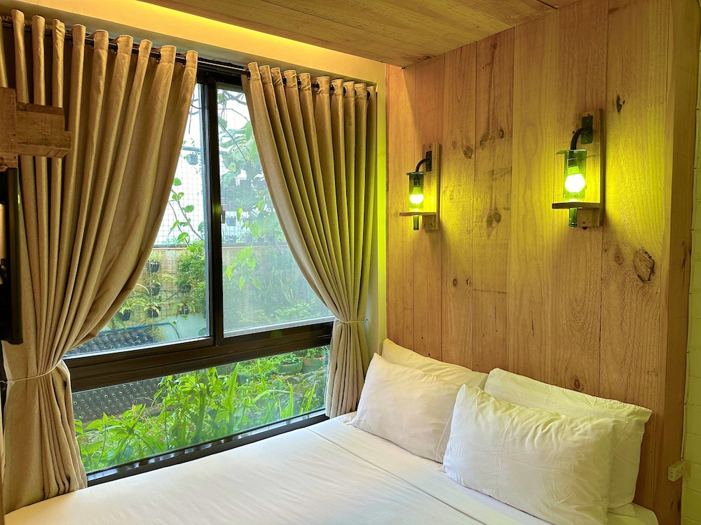 Cabins By Eco Hotel Tagaytay 32/67